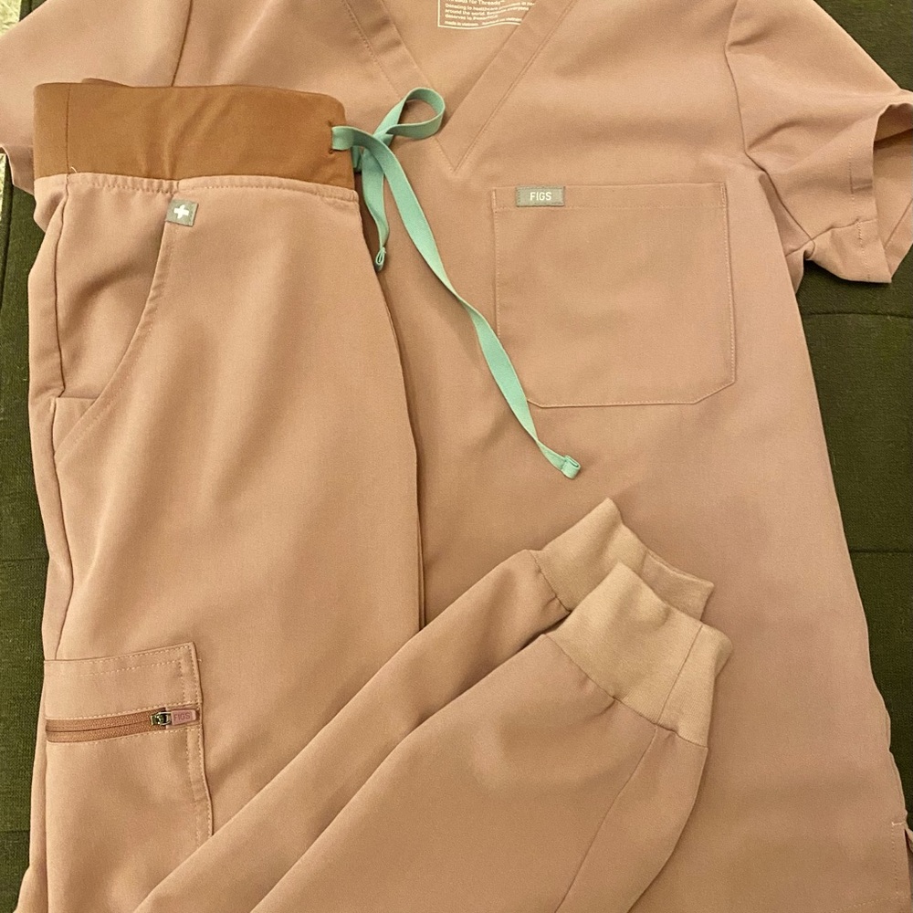 FIGS mineral mauve jogger set